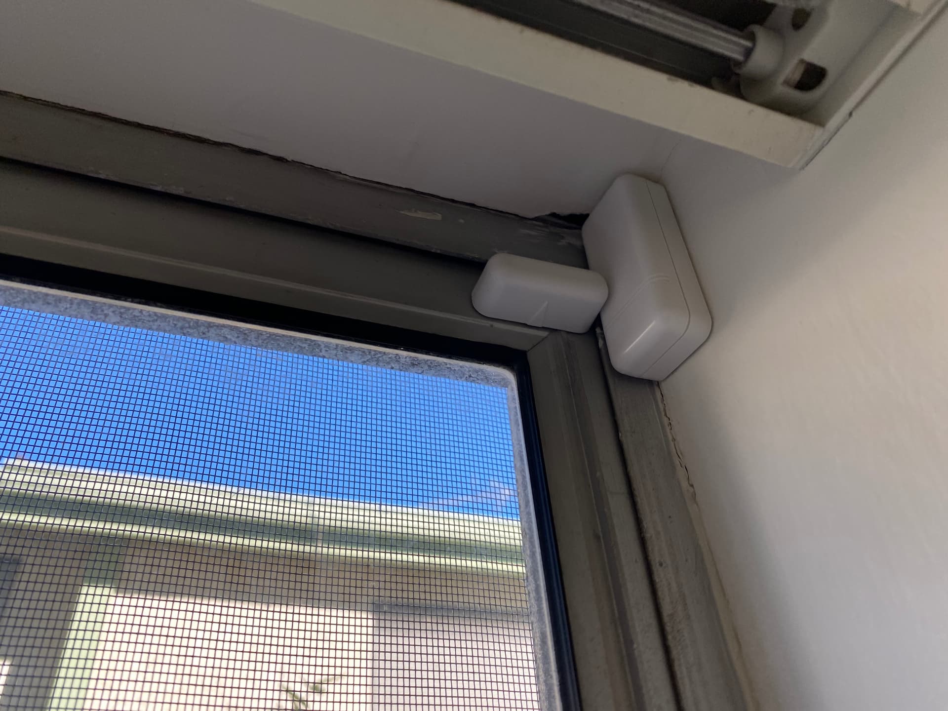 Mount Window Sensor Which configuration for window sensor is most secure/functional ...